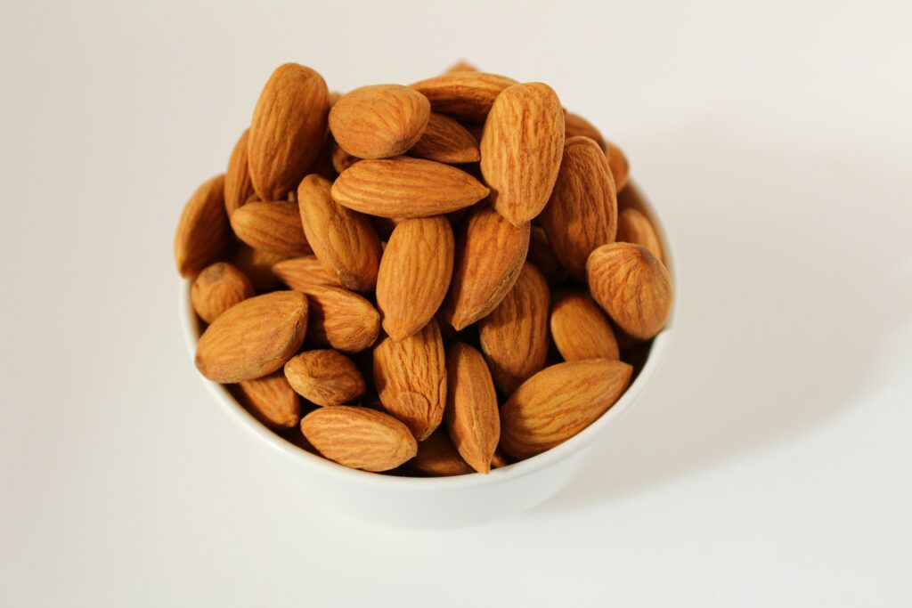healthy fats - almonds 